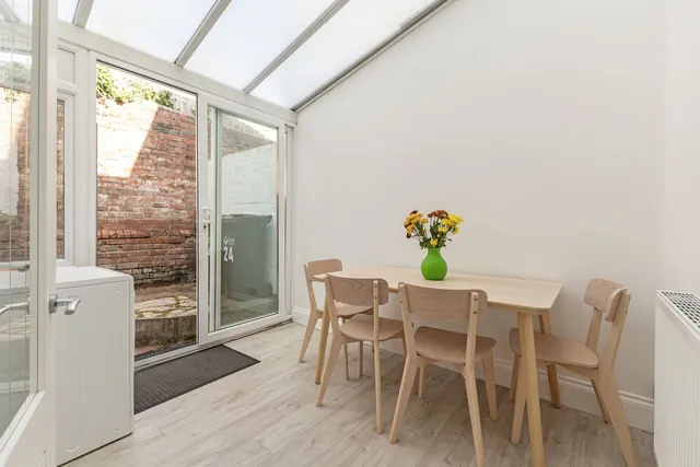 24 Hoopern Street — photo 4