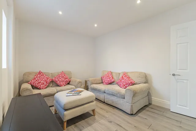 24 Hoopern Street — photo 5