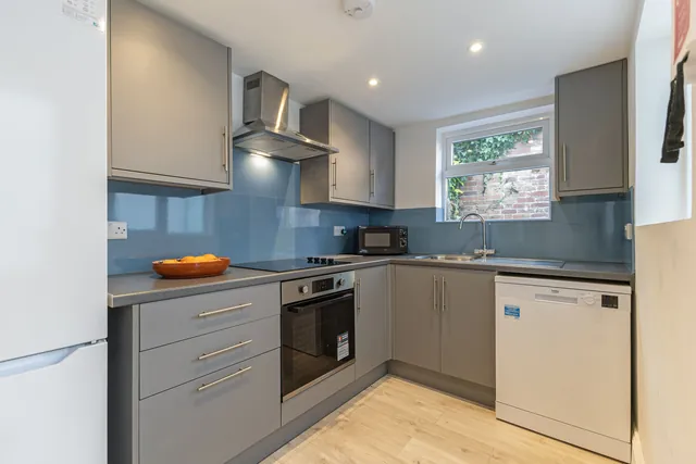 24 Hoopern Street — photo 3