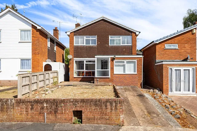 28 Edgerton Park Road — photo 1