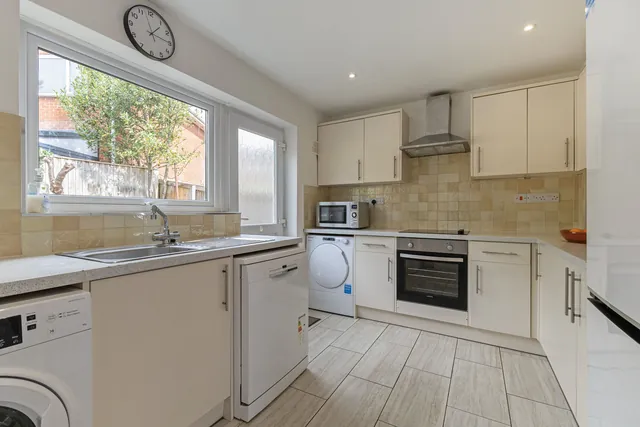 28 Edgerton Park Road — photo 3