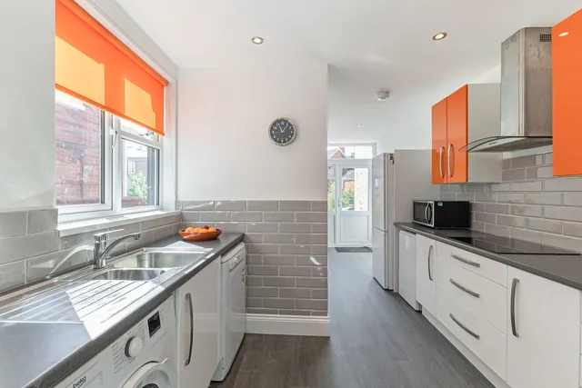 6 Edgerton Park Road — photo 3