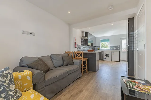 6 Springfield Road — photo 5
