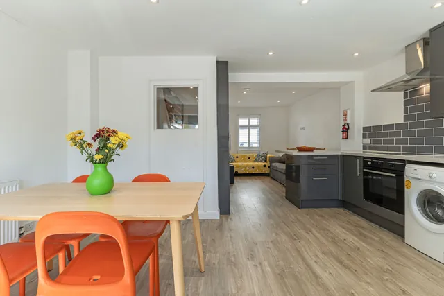 6 Springfield Road — photo 4